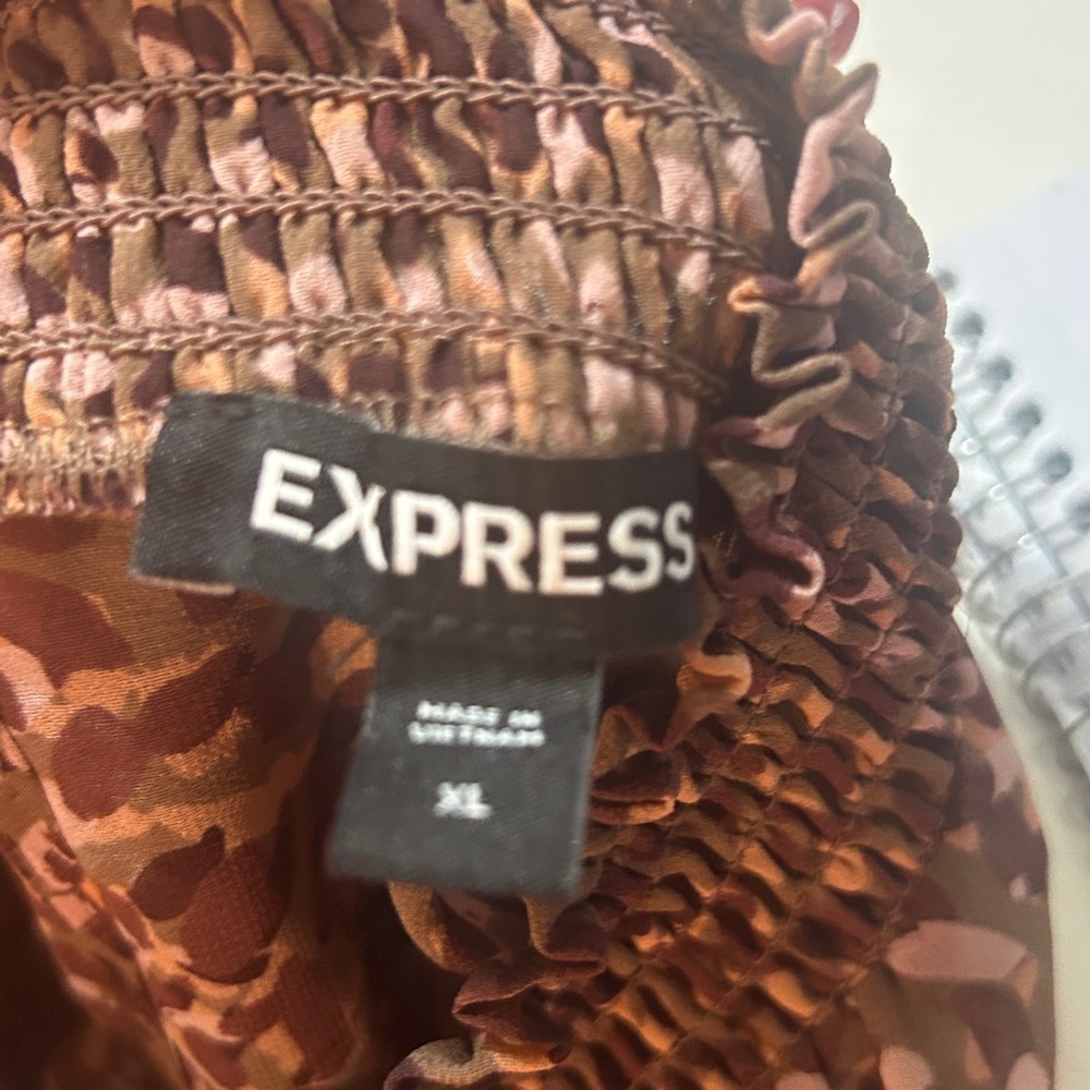 Express Pink Patterned Blouse - Picture 5 of 8